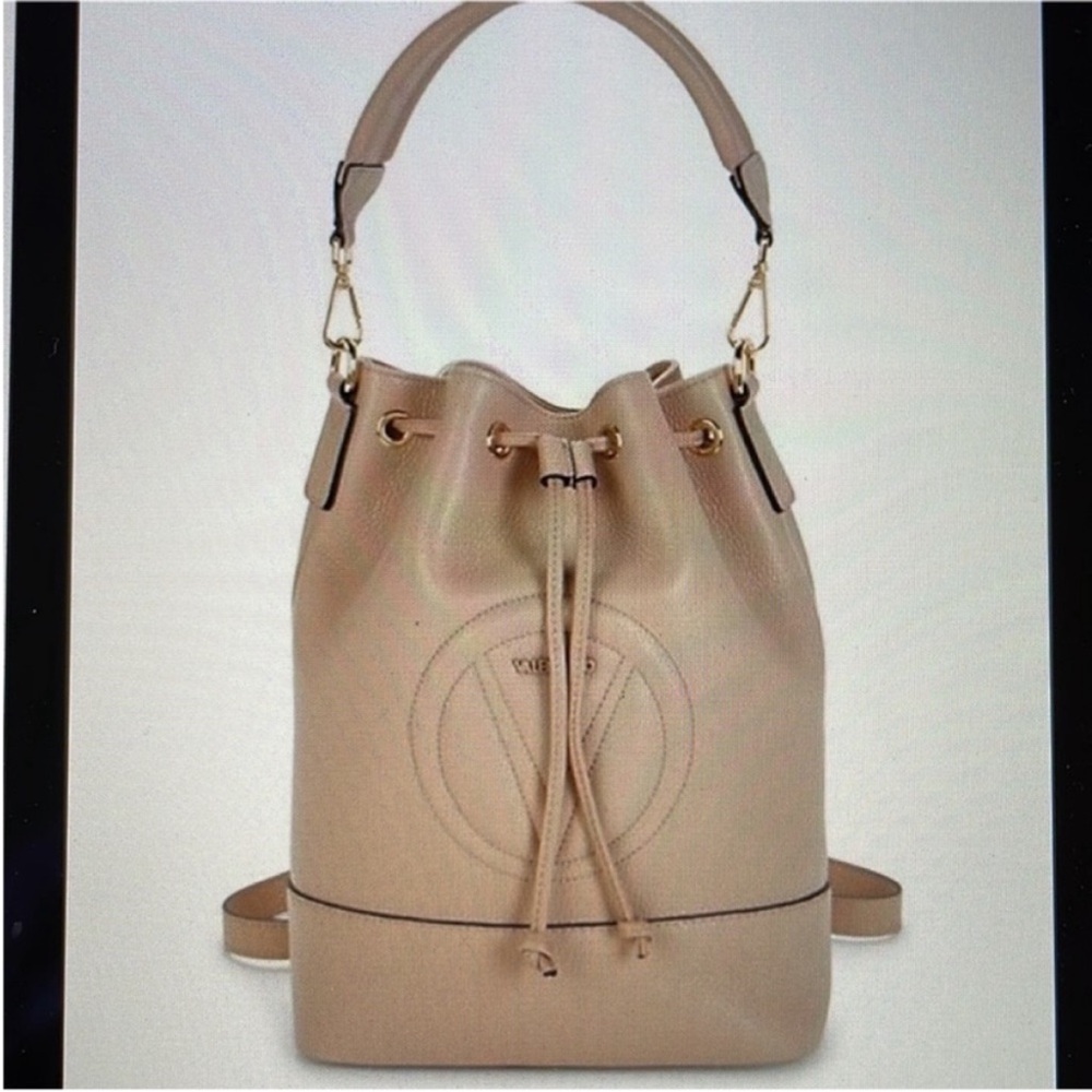 NEW✨ Valentino Jacotte Bag by
Mario Valentino